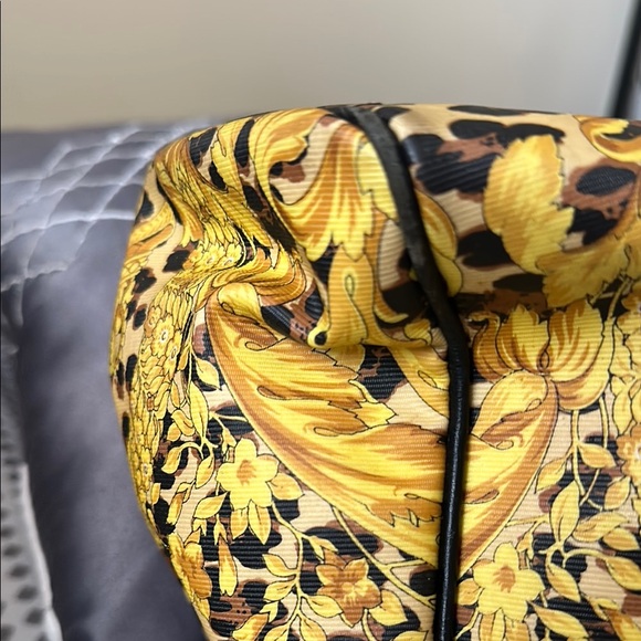 Versace Baroque Sunburst Black and Gold Tote Bag - Picture 10 of 17